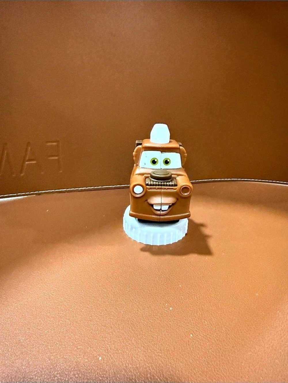 good2grow Tow Mater Juice Bottle Topper Brown & White